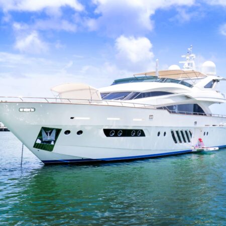 105 Ft Luxury Yacht in Miami for up to 13 Guest.